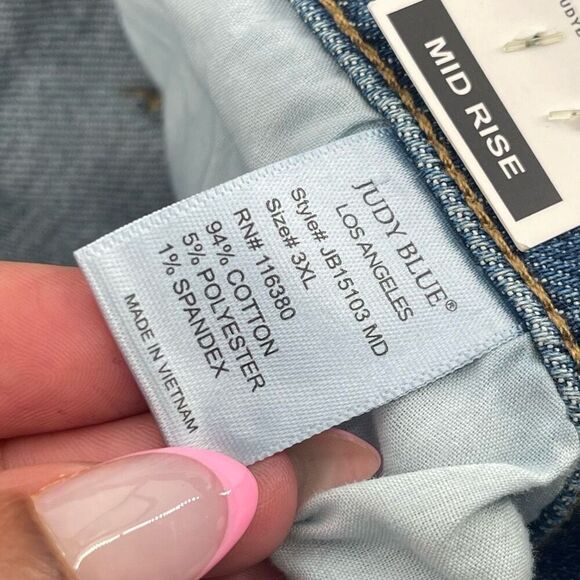 Judy Blue Mid-Rise Classic Cuffed Denim Shorts - Medium Wash, 3XL, NWT - Picture 13 of 16